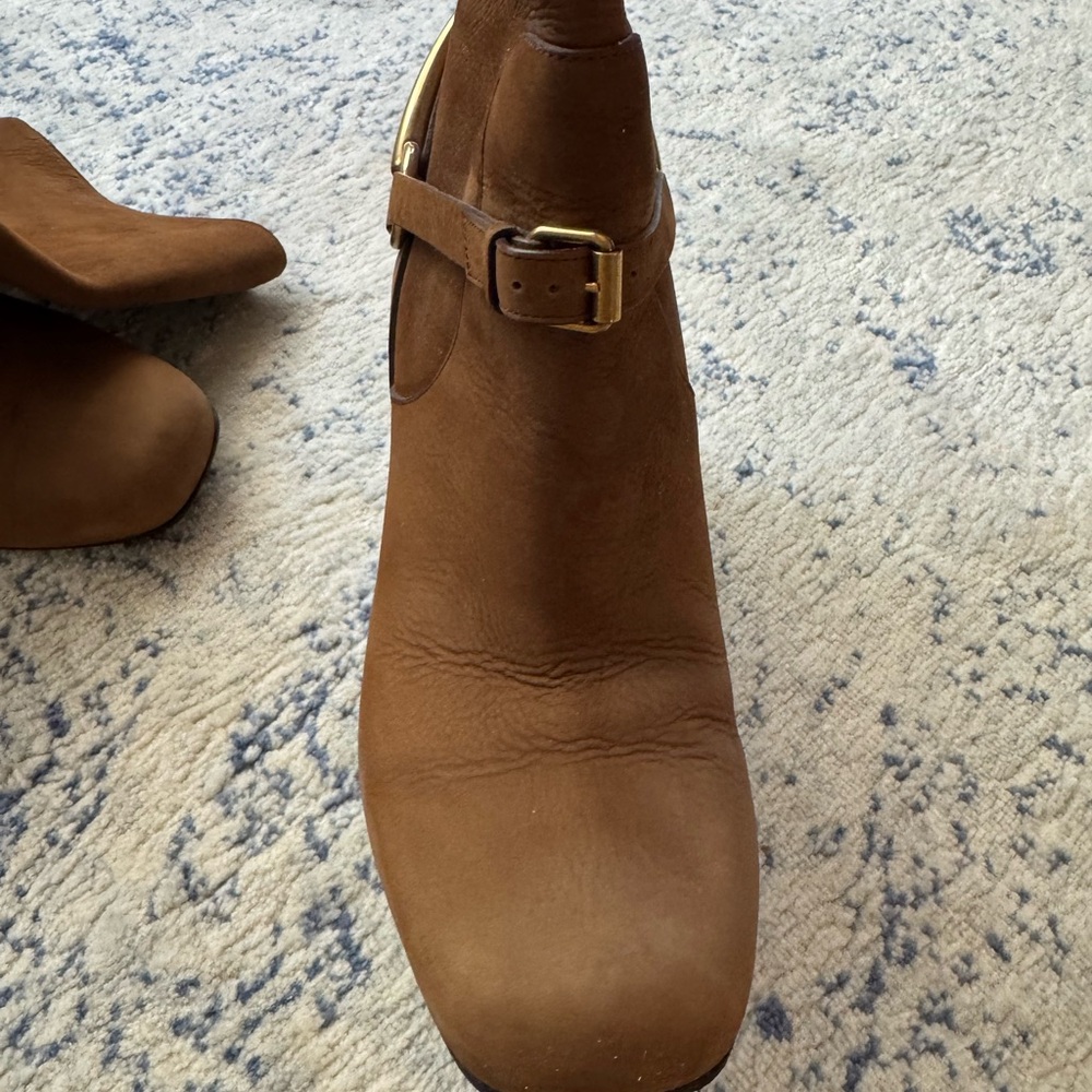 Gucci Brown Heeled Boots with Gold Accents - Picture 2 of 6